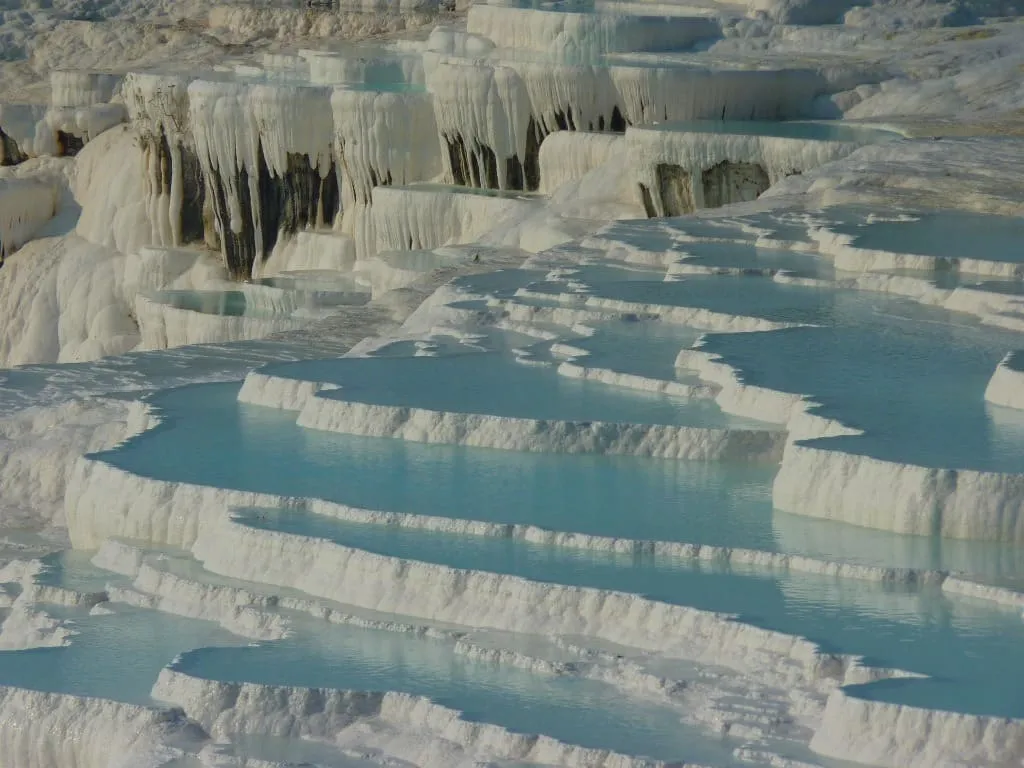 Beyaz traverten teraslarını 1000 feet irtifadan seyredin